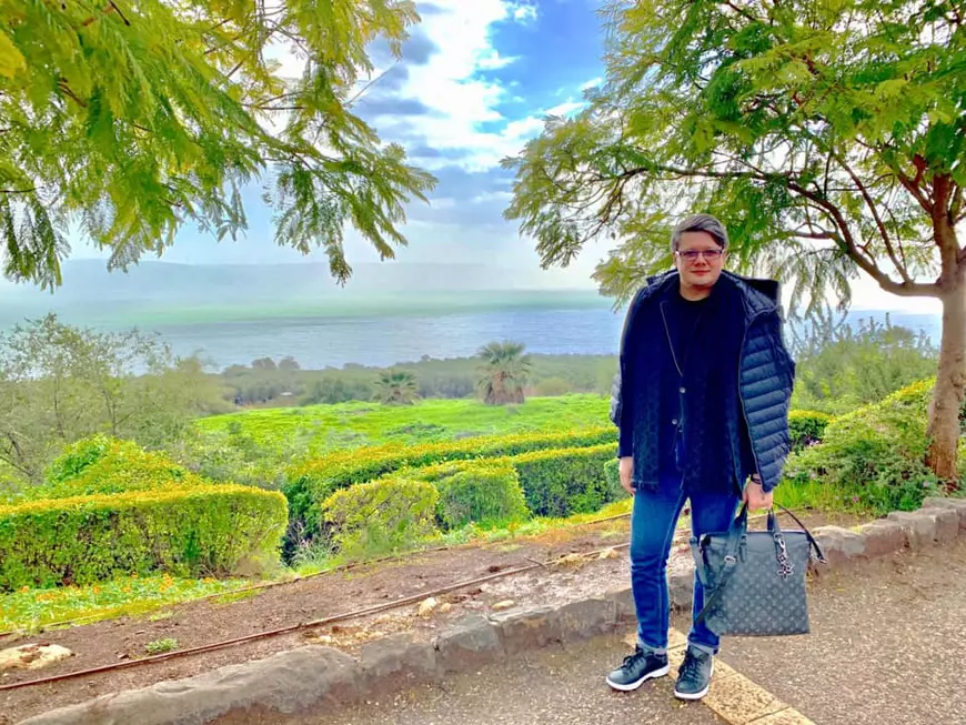 Shopping cu evlavie, în Țara Sfântă. Fuego s-a întors cu zeci de icoane, cruci sfințite și candele din Israel