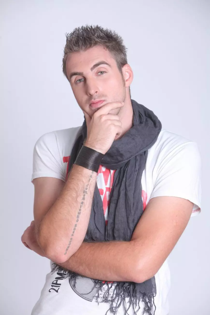 Ernest recunoaște că s-a înscris la 