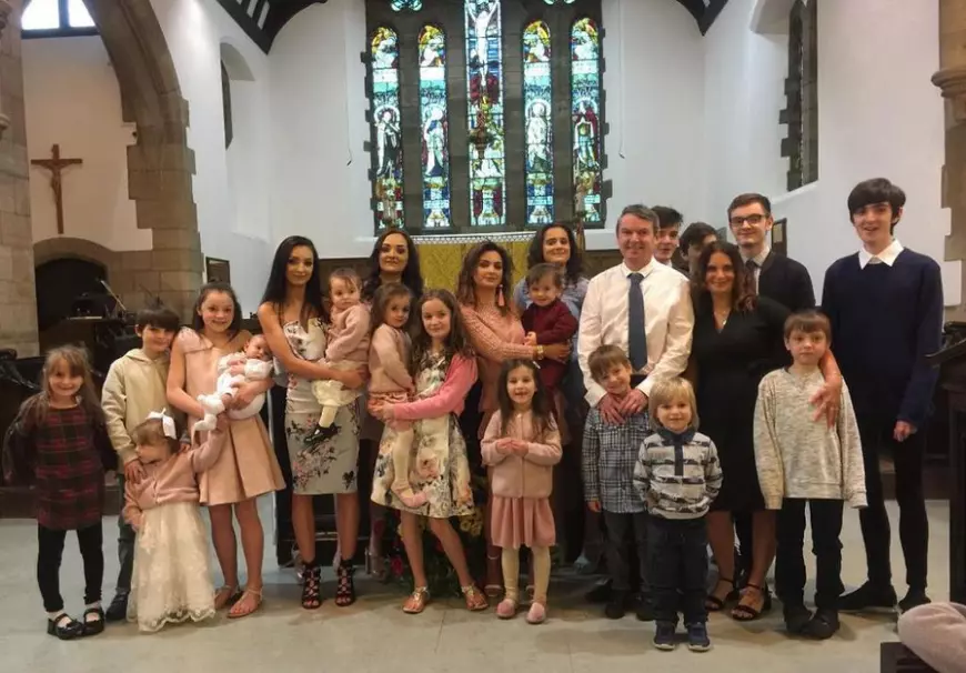 La 40 de ani, o femeie a născut 21 de copii. Pe primul l-a născut la 14 ani