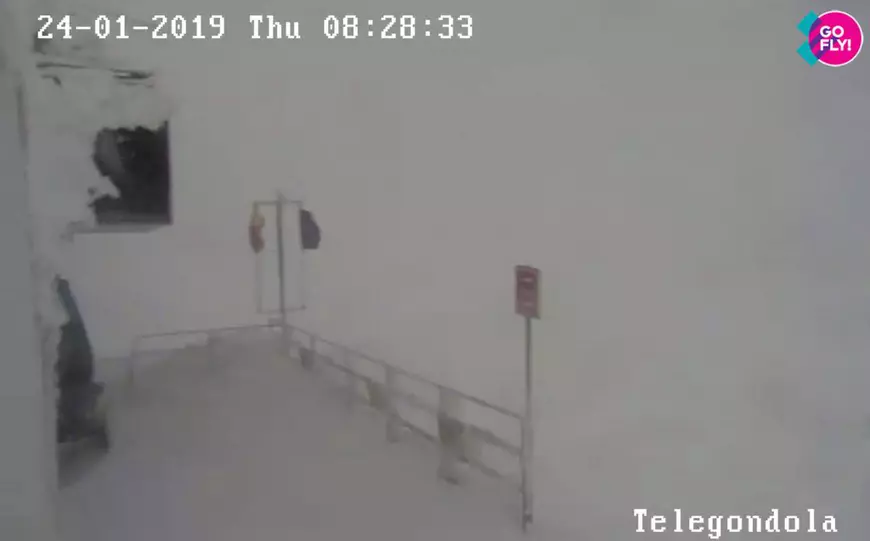 Domeniul schiabil din Sinaia a fost închis din cauza vremii nefavorabile. Turiștii rămași blocați în gondole au fost coborâți de salvamontiști