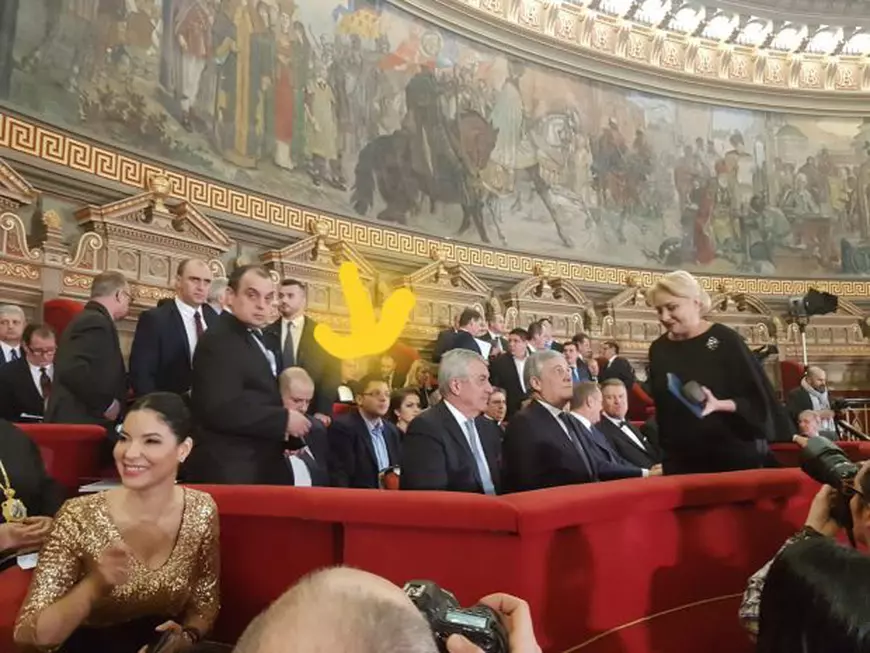 Ce nu s-a văzut la ceremonia preluării Președinției Consiliului UE: brambureală la primirea invitaţilor, aglomeraţie în sală, adversarii politici prietenoși - FOTO
