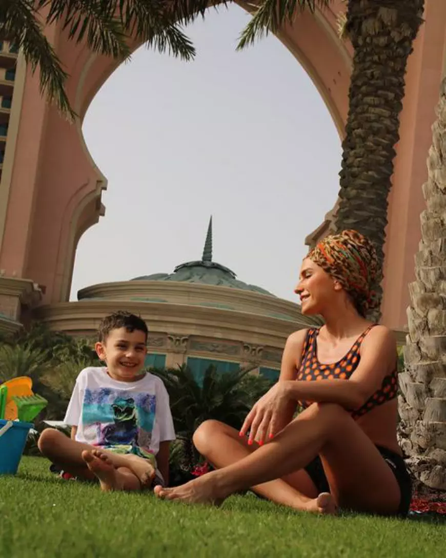 Anna Lesko a fugit în Dubai să scape de epidemia de gripă. Băiețelul ei a vrut la plajă, ea s-a conformat