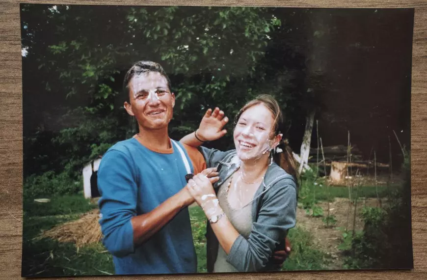 Statul român nu decontează diagnosticarea uneia dintre cele mai înspăimântătoare afecțiuni! Cum se descurcă un cuplu tânăr cu o boală fără remediu!