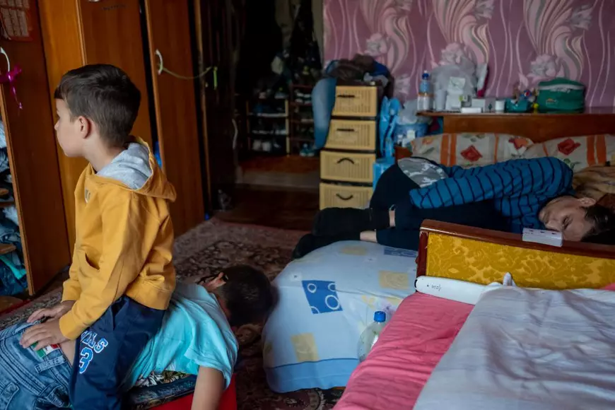 Statul român nu decontează diagnosticarea uneia dintre cele mai înspăimântătoare afecțiuni! Cum se descurcă un cuplu tânăr cu o boală fără remediu!