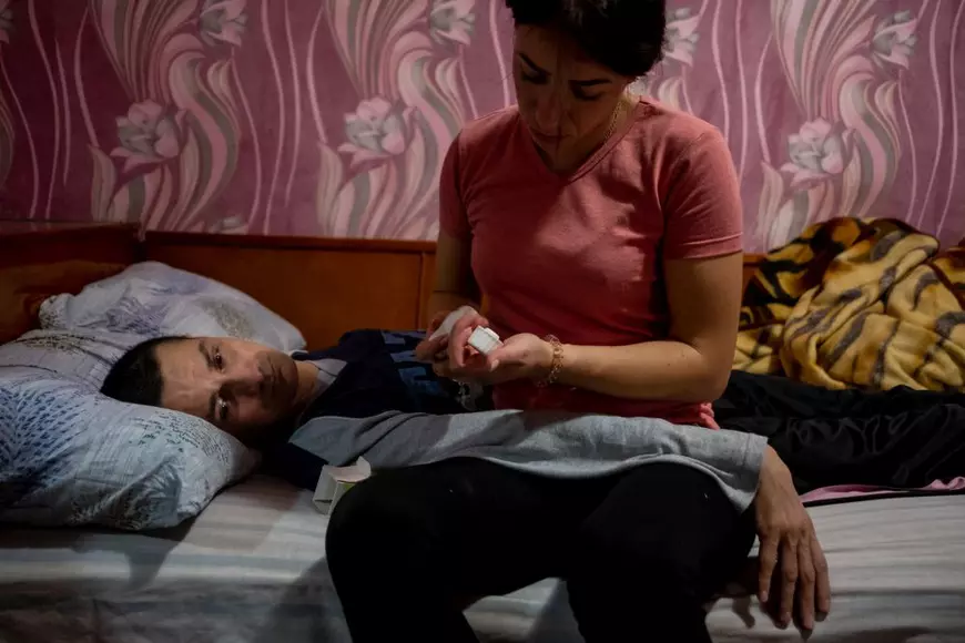 Statul român nu decontează diagnosticarea uneia dintre cele mai înspăimântătoare afecțiuni! Cum se descurcă un cuplu tânăr cu o boală fără remediu!