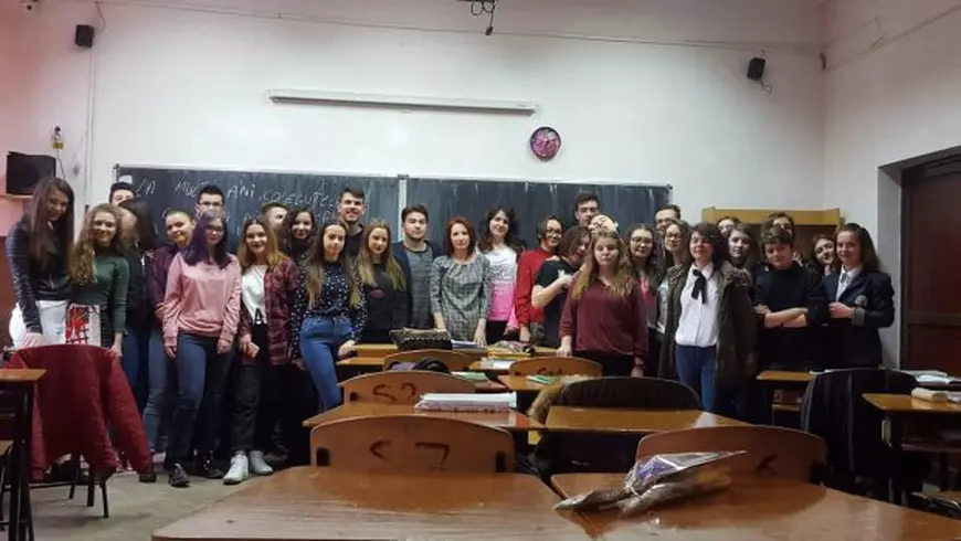 FOTO/Lecție de solidaritate. Colegii lui Rareș, un adolescent din Vaslui diagnosticat cu o boală gravă, s-au implicat într-o campanie fără precedent. Au strâns 80.000 de euro în două săptămâni