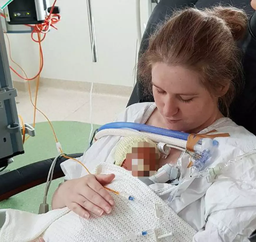 FOTO | Ce a postat pe Facebook o mamă cu câteva zile înainte de a încerca să-și omoare bebelușul, hrănindu-l cu înălbitor