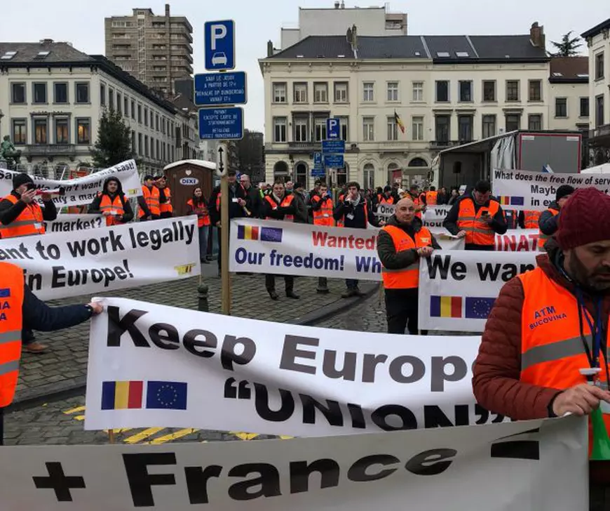 FOTO/ Protest al transportatorilor din România, Bulgaria și Polonia în fața Parlamentului European. Jumătate sunt din Suceava