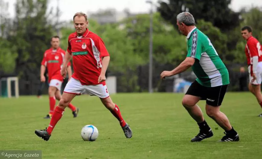Helmuth Duckadam, omul zilei în România, după ce a fost lăudat de Donald Tusk. ”N-am trecut degeaba prin viață”. Polonezul a jucat fotbal și s-a luptat cu comuniștii