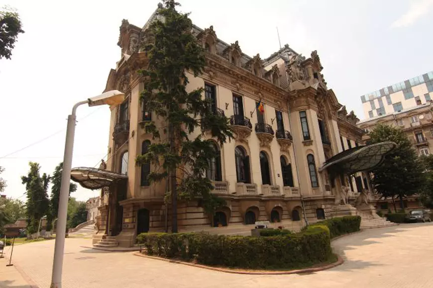 Strănepoata celui mai bogat român din toate timpurile a avut o copilărie chinuitoare. Descendenta lui Grigore Cantacuzino, Irina Bossy-Ghica, se luptă acum să salveze moștenirea istorică