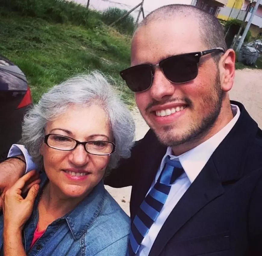 Matei Dima i-a crescut cota mamei sale cu filmulețele pe YouTube