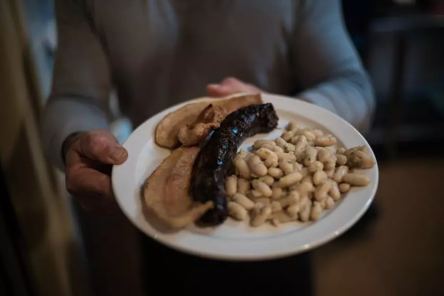 Ospătar în România, patron de restaurant în Spania! Povestea unuia dintre cei 3,5 milioane de români din diaspora