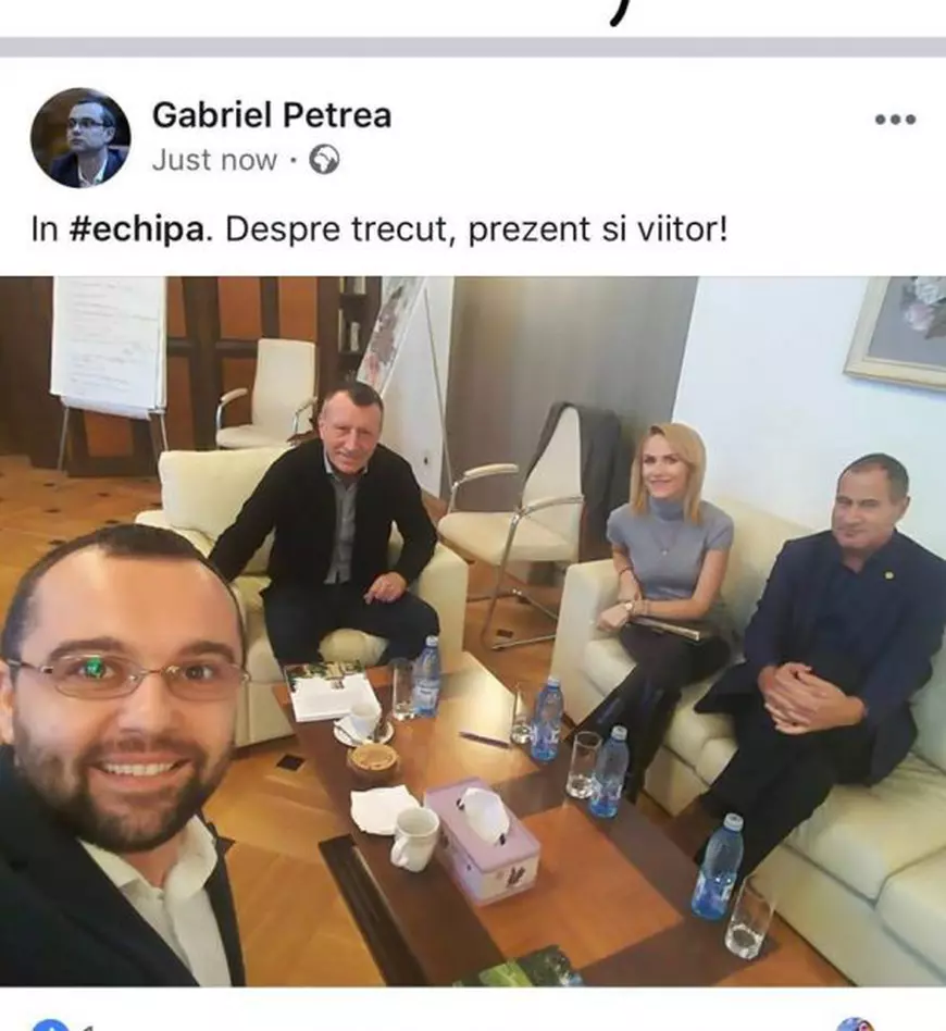 Preşedintele Tineretului PSD, Gabriel Petrea, alături de Gabriela Firea, Paul Stănescu şi Marian Neacşu: "În echipă"