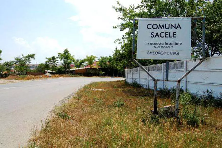 FOTO | Gică Hagi împlinește astăzi 54 de ani. ”Regele” a donat casa părintească unei familii nevoiașe. ”Libertatea” a fost la Săcele și vă spune povestea