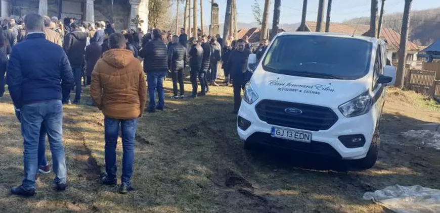 Alex Crăcui, tânărul care a murit pe scaunul de frizerie, a fost înmormântat