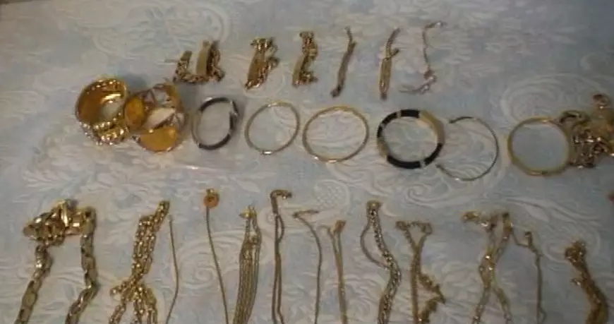 VIDEO/ Cum s-a făcut de râs justiția din România! Imaginile complete ale perchezițiilor DIICOT din Țăndărei, 2010: elicoptere, 120 polițiști, 200 jandarmi, oameni ridicați din pat, bani și AK-47 confiscate. Finalul: toți interlopii au scăpat în primă instanță