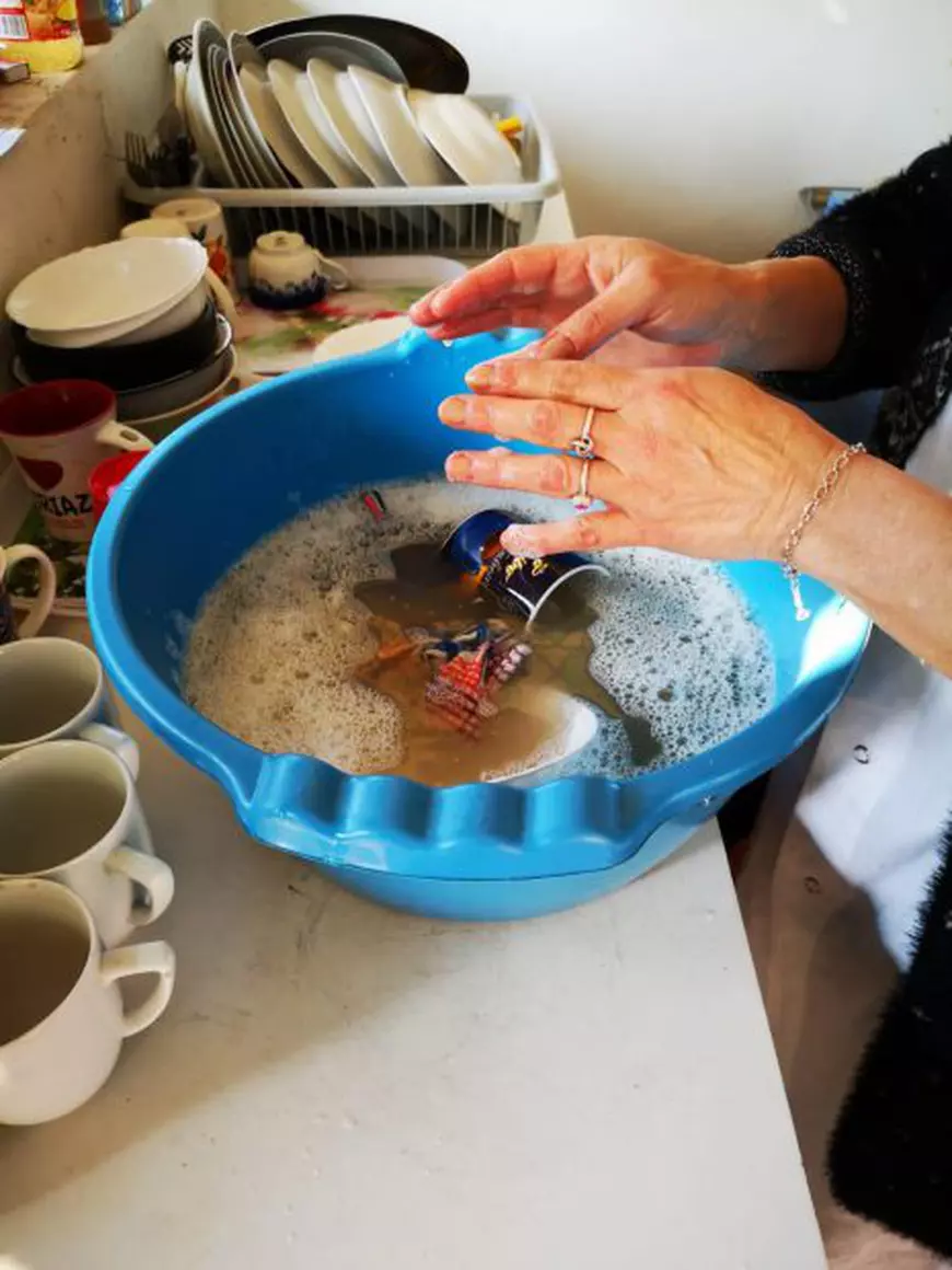 Mărturii cutremurătoare din azilul groazei! Bătrânii erau ținuți în frig, hrăniți cu mâncare expirată o dată pe zi, grav bolnavi și fără tratamente (FOTO)