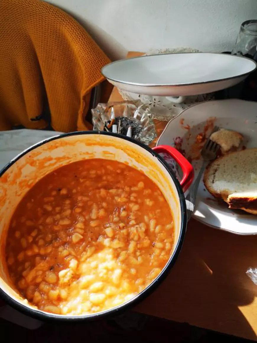 Mărturii cutremurătoare din azilul groazei! Bătrânii erau ținuți în frig, hrăniți cu mâncare expirată o dată pe zi, grav bolnavi și fără tratamente (FOTO)