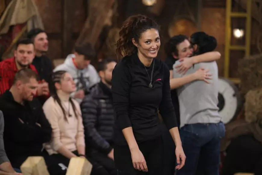 Record de operații estetice la "Ferma". Aproape toate concurentele, dar și prezentatoarea, au trecut prin mâinile chirurgilor