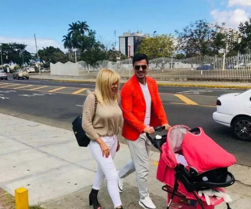 FOTO | Noi imagini cu Elena Udrea după eliberarea din închisoare. Alături de iubit și fiică, pe străzile din Costa Rica