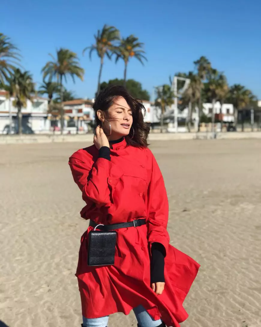 Raluka se întoarce cu bani din toate vacanțele