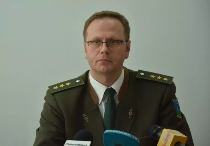 COPIII SISTEMULUI/ Confesiunea Sarei. Singurătatea adolescentei pe care statul o consideră destul de mare ca să-și poată purta singură de grijă