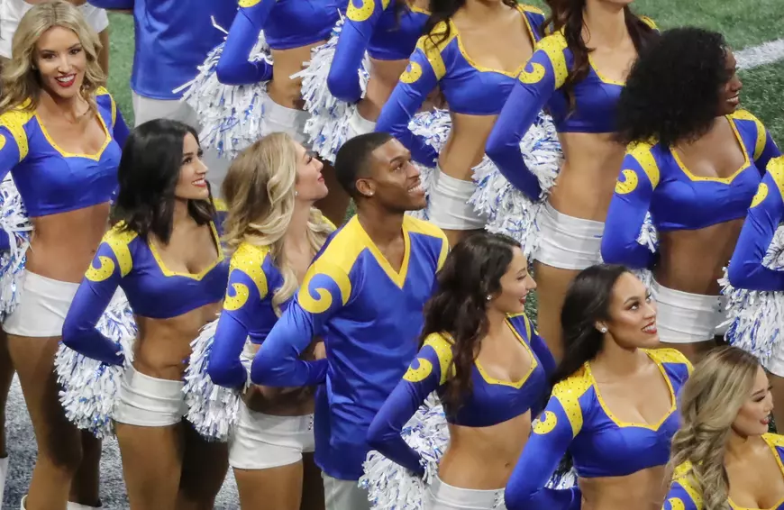 Premieră în istoria SuperBowl: printre majorete s-au numărat doi bărbați | GALERIE FOTO