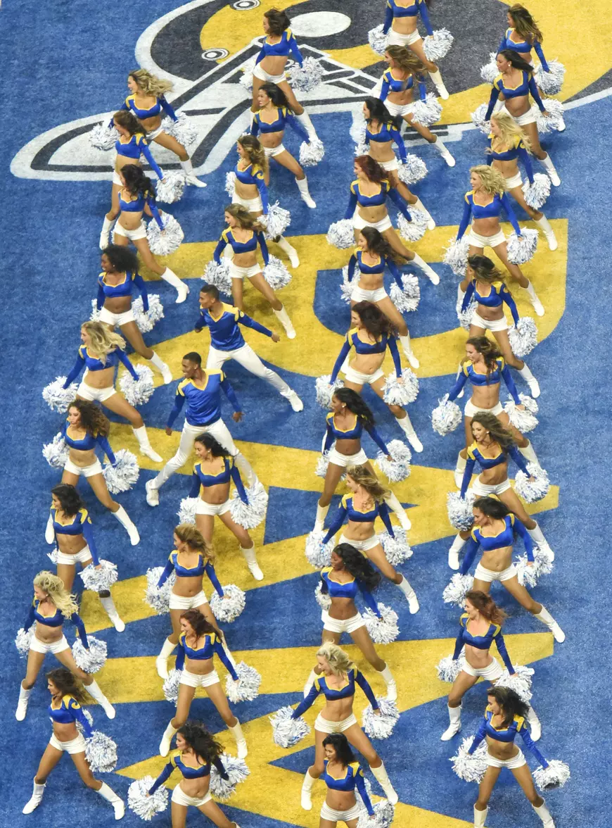 Premieră în istoria SuperBowl: printre majorete s-au numărat doi bărbați | GALERIE FOTO