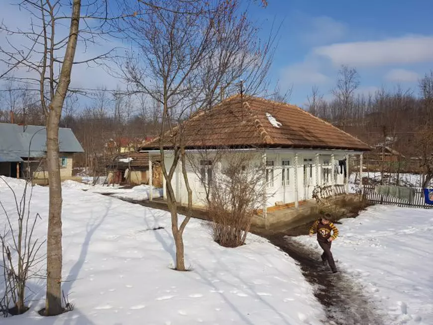 Lecția de voință a doi copii părăsiți de mamă pentru trei țigări. Iulian e olimpic și visează la o carieră militară, iar Alexandru vrea să ajungă Messi / FOTO