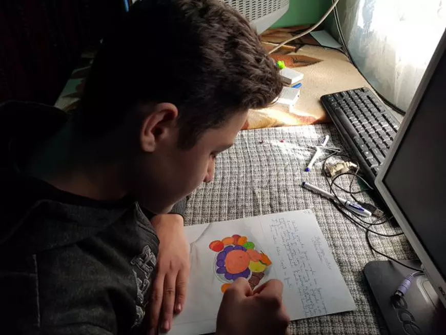 Lecția de voință a doi copii părăsiți de mamă pentru trei țigări. Iulian e olimpic și visează la o carieră militară, iar Alexandru vrea să ajungă Messi / FOTO