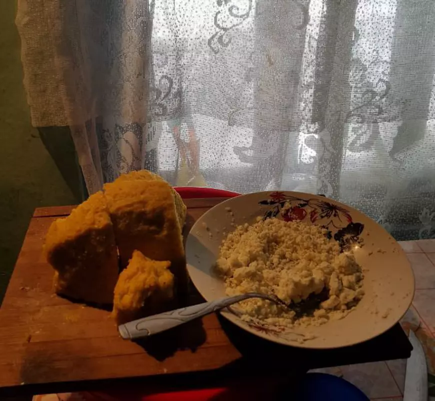 Lecția de voință a doi copii părăsiți de mamă pentru trei țigări. Iulian e olimpic și visează la o carieră militară, iar Alexandru vrea să ajungă Messi / FOTO