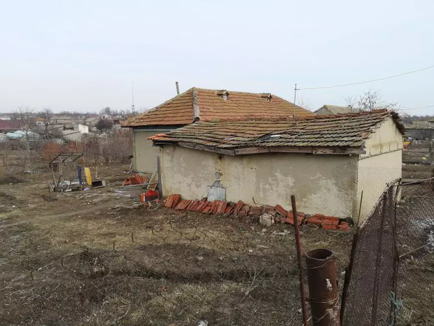 FOTO | Gică Hagi împlinește astăzi 54 de ani. ”Regele” a donat casa părintească unei familii nevoiașe. ”Libertatea” a fost la Săcele și vă spune povestea