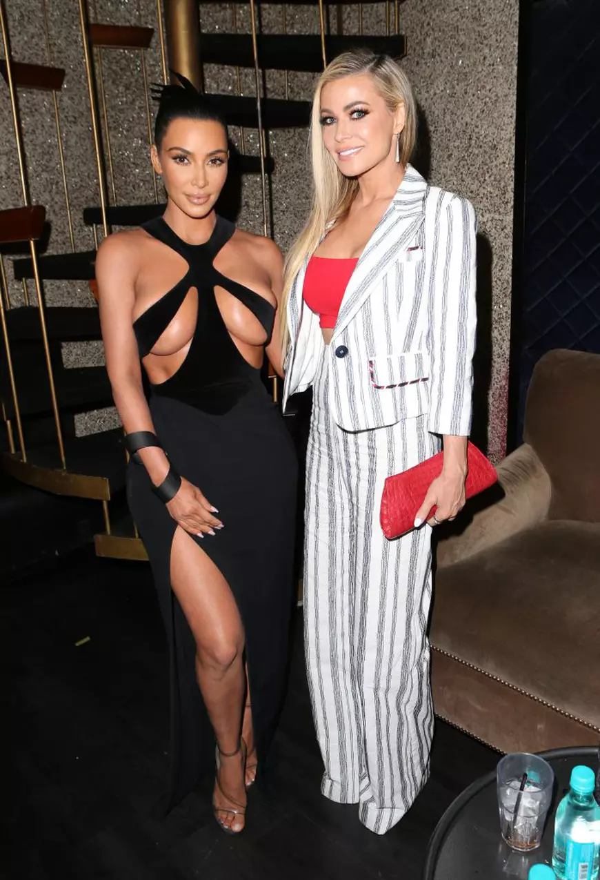 FOTO | Kim Kardashian, apariție senzațională la Hollywood Beauty Awards. Rochia ei a lăsat foarte puțin loc imaginației