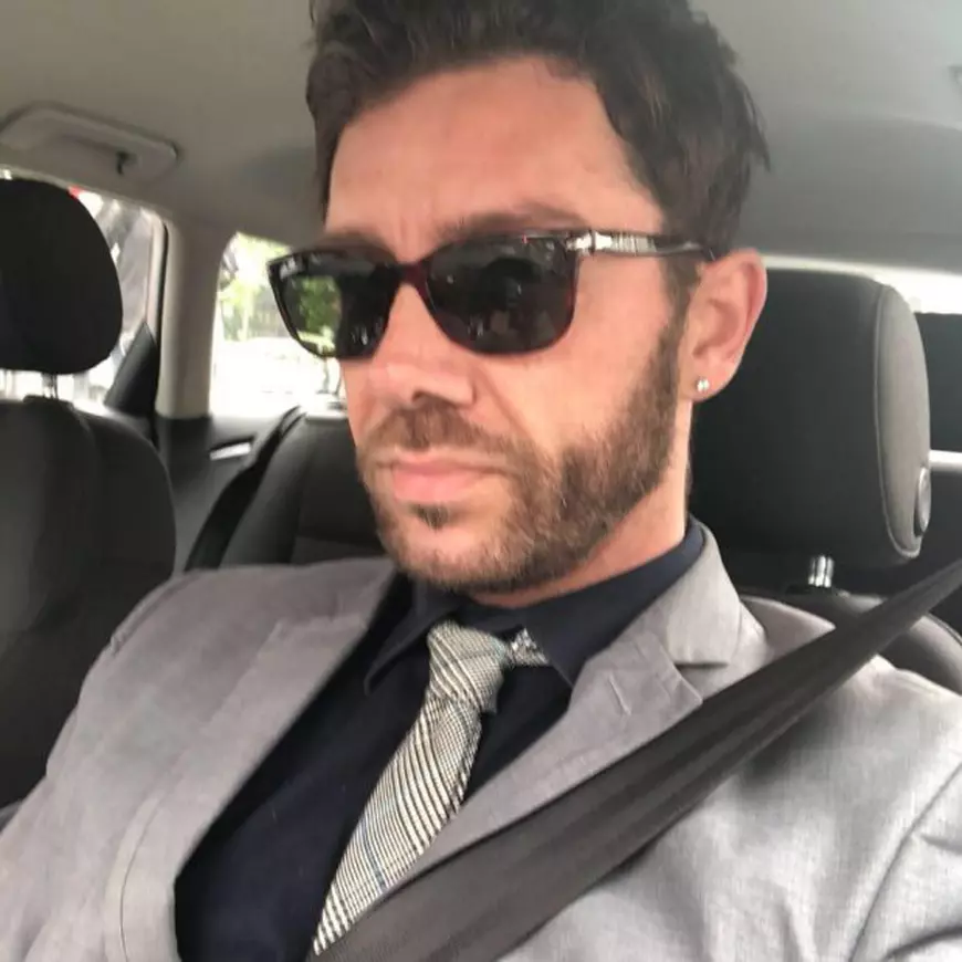 Medicul fals Matthew Mode, pe numele lui real Matteo Politi, care a operat în România, era cercetat într-un dosar de înşelăciune