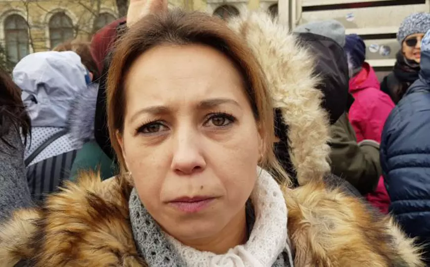 VIDEO/ Problemele persoanelor cu dizabilități, pasate de la guvern la primării. Mămica unui copil cu tetrapareză spastică: "Lupt pentru drepturile lui, ca om, iar politicienii șterg cu el pe jos!"