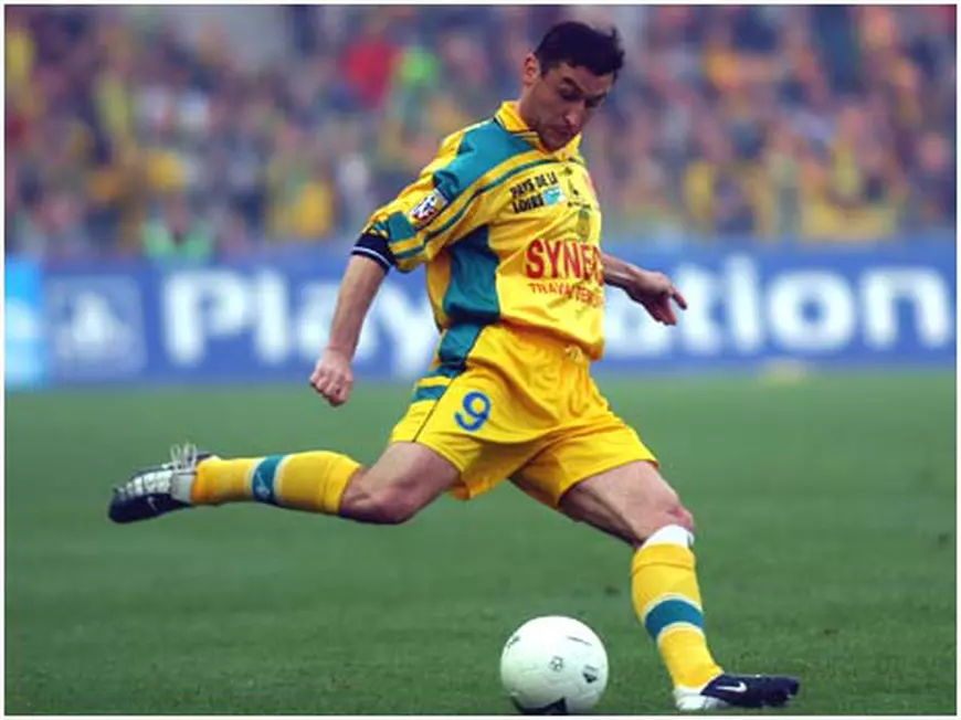 Nantes retrage tricoul cu numărul 9. A fost purtat ultima oară de Sala, dar i-a aparținut și lui Moldovan