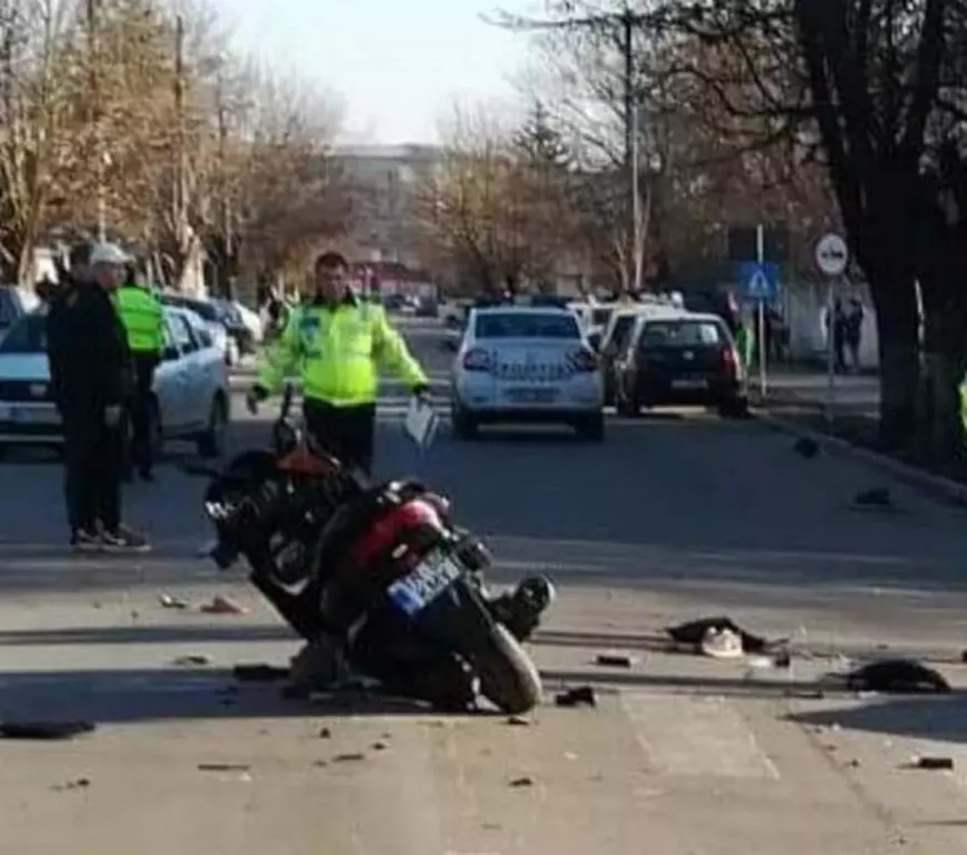 Motociclist spulberat o mașină în Roșiorii de Vede
