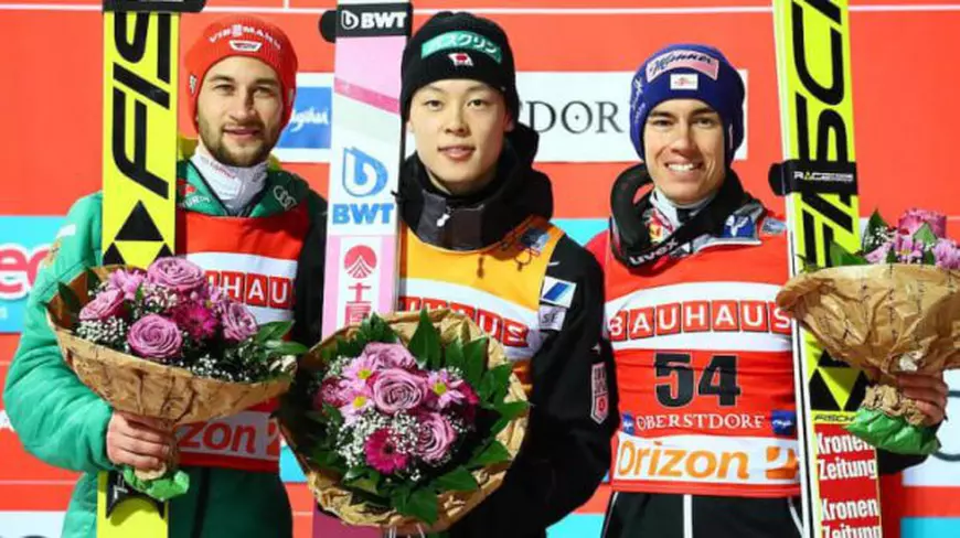 Încă un copil-minune: la 18 ani, slovenul Timi Zajc a câștigat prima sa etapă în Cupa Mondială de sărituri cu schiurile. Ryoyu Kobayashi, spre victoria finală