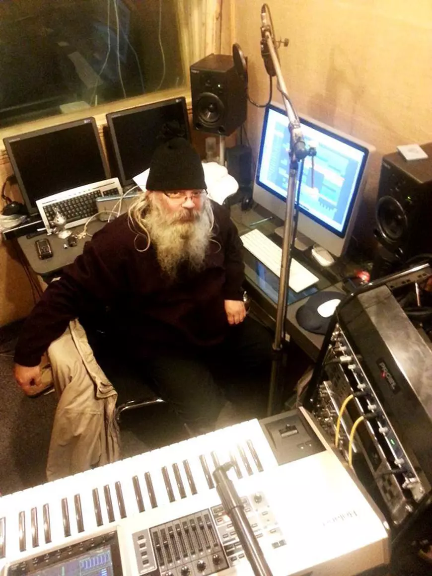 Șpil de la Floare Albastră, rockerul nonconformist din anii comunismului, a devenit credincios și compune “muzică de vindecare”