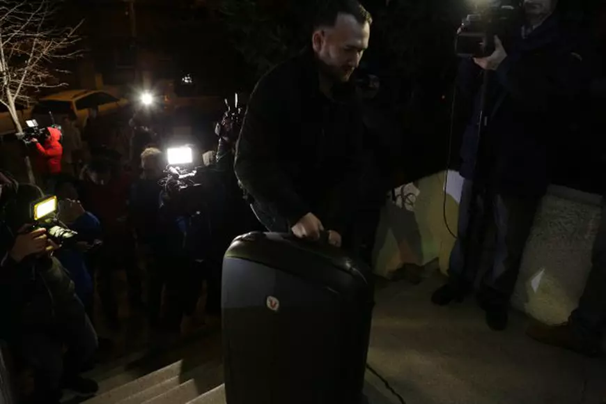 Matteo Politi a venit cu o geantă Louis Vuitton, la Poliție