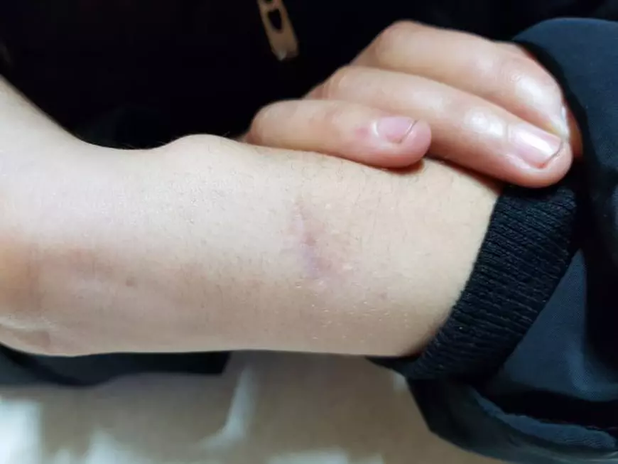 O elevă din Vaslui primește scrisori de amenințare cu moartea de la un pușcăriaș. Bărbatul a încercat anul trecut să o ucidă (FOTO)