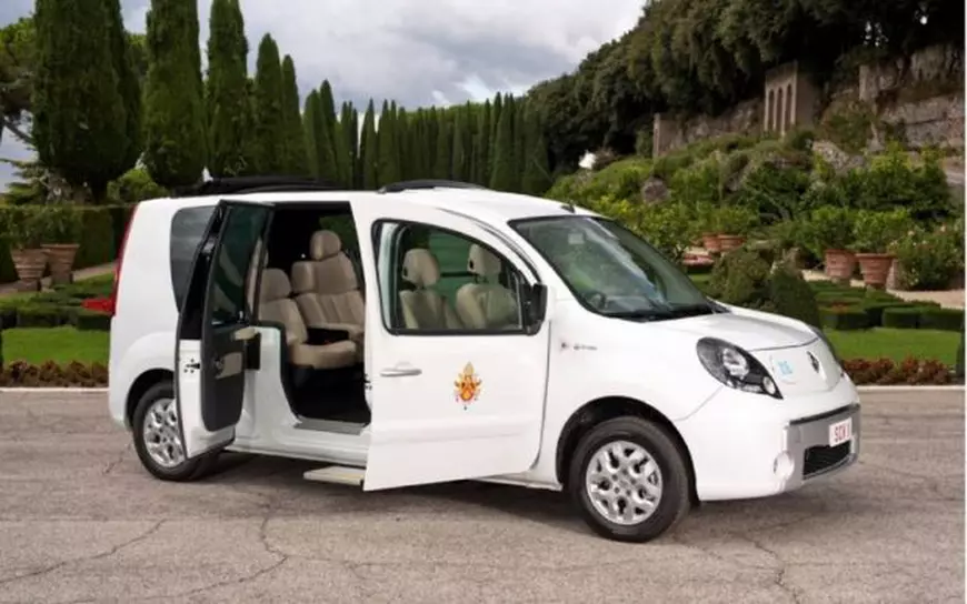 FOTO/ Papamobil de la Pitești! Papa Francisc ar putea folosi mașini Dacia în timpul vizitei sale în România