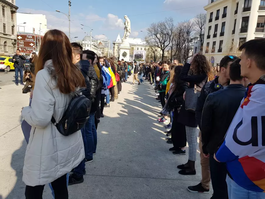 Protest pentru autostrăzi. Multe instituții publice și private și-au suspendat activitatea timp de 15 minute