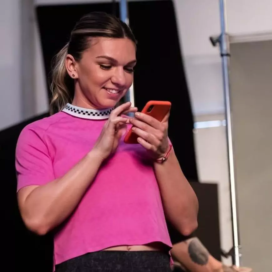 Simona Halep, ședință foto la Indian Wells. Viață în roz. Antrenament cu Karolina Pliskova
