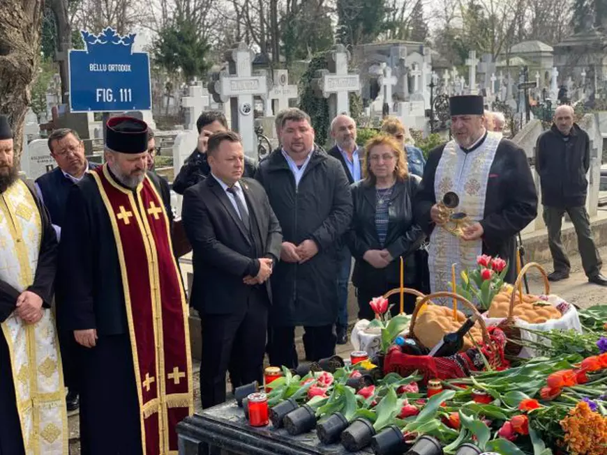 Dragoș Dolănescu i-a făcut parastasul de 10 ani tatălui său. A găsit mormântul plin de flori