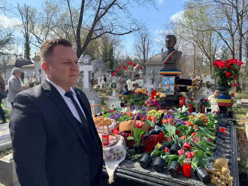 Dragoș Dolănescu i-a făcut parastasul de 10 ani tatălui său. A găsit mormântul plin de flori