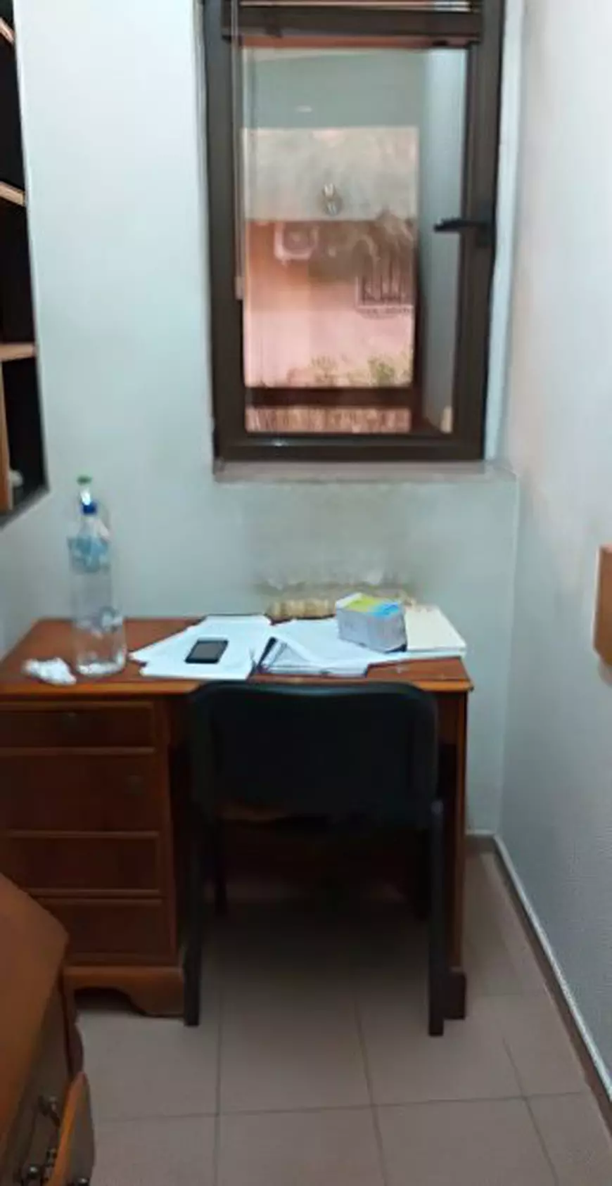 Cum arată biroul cât o cutie în care a fost mutată o angajată a Primăriei Timișoara care l-a acuzat pe Nicolae Robu de abuzuri și ilegalități!