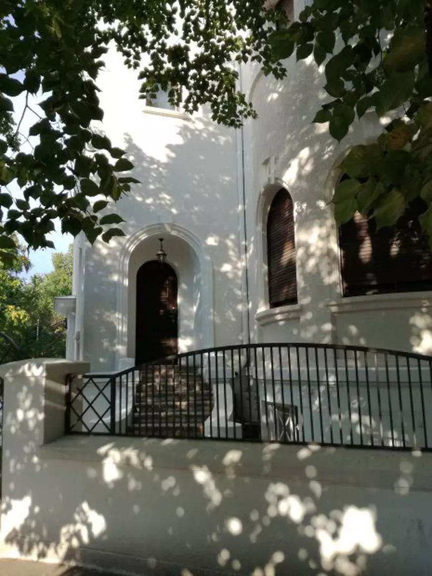 Recomandările culturale ale săptămânii. De la spectacolul de teatru "Familia Fără Zahăr" la o plimbare explicată de un istoric pe Calea Victoriei