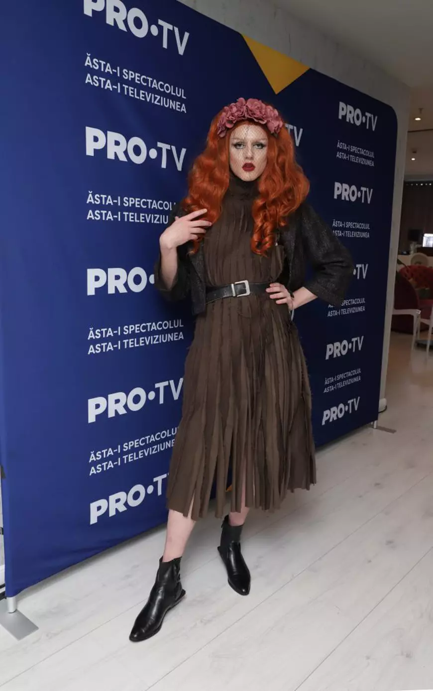 Alexander White este unul dintre cei mai cunoscuți entertaineri travestiți
