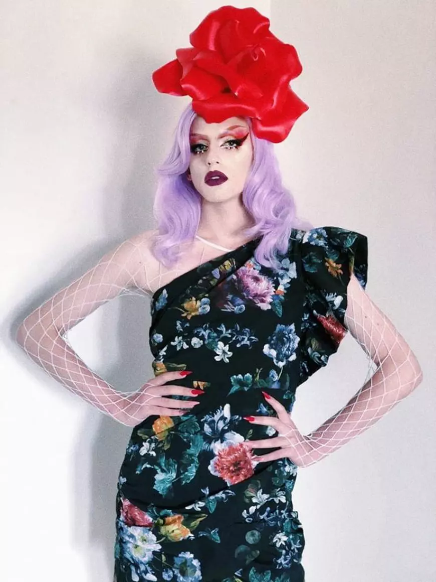 Alexander White este unul dintre cei mai cunoscuți entertaineri travestiți